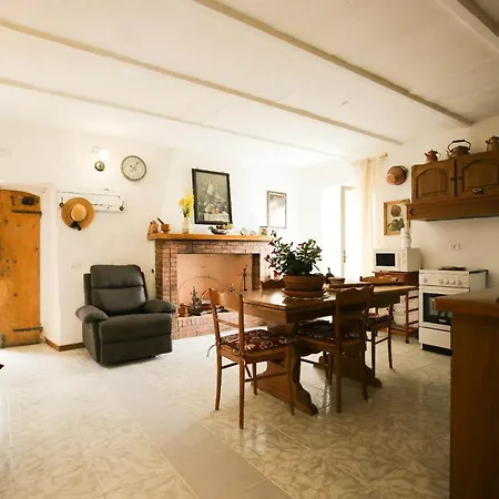 Rurale Nei Pressi Castello Nyaraló