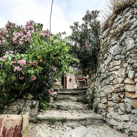 Nyaraló Rurale Nei Pressi Castello *