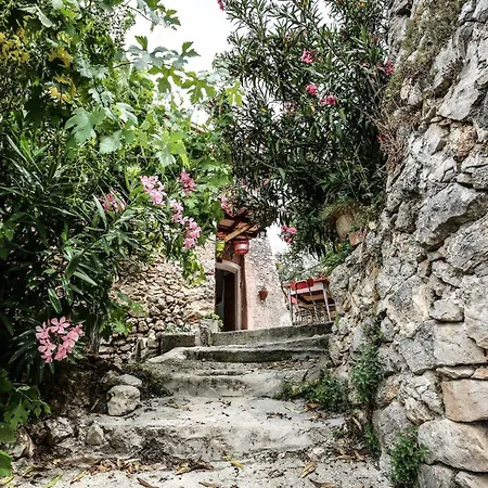 Rurale Nei Pressi Castello Nyaraló