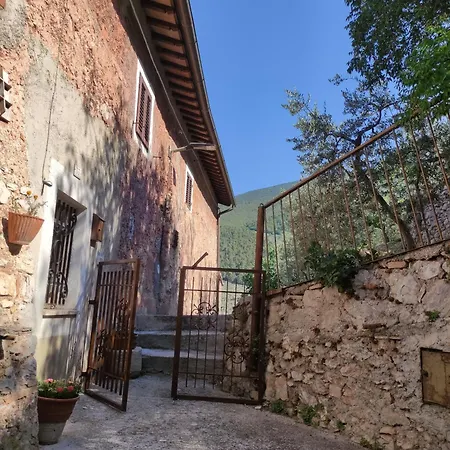 Rurale Nei Pressi Castello Nyaraló Campello sul Clitunno